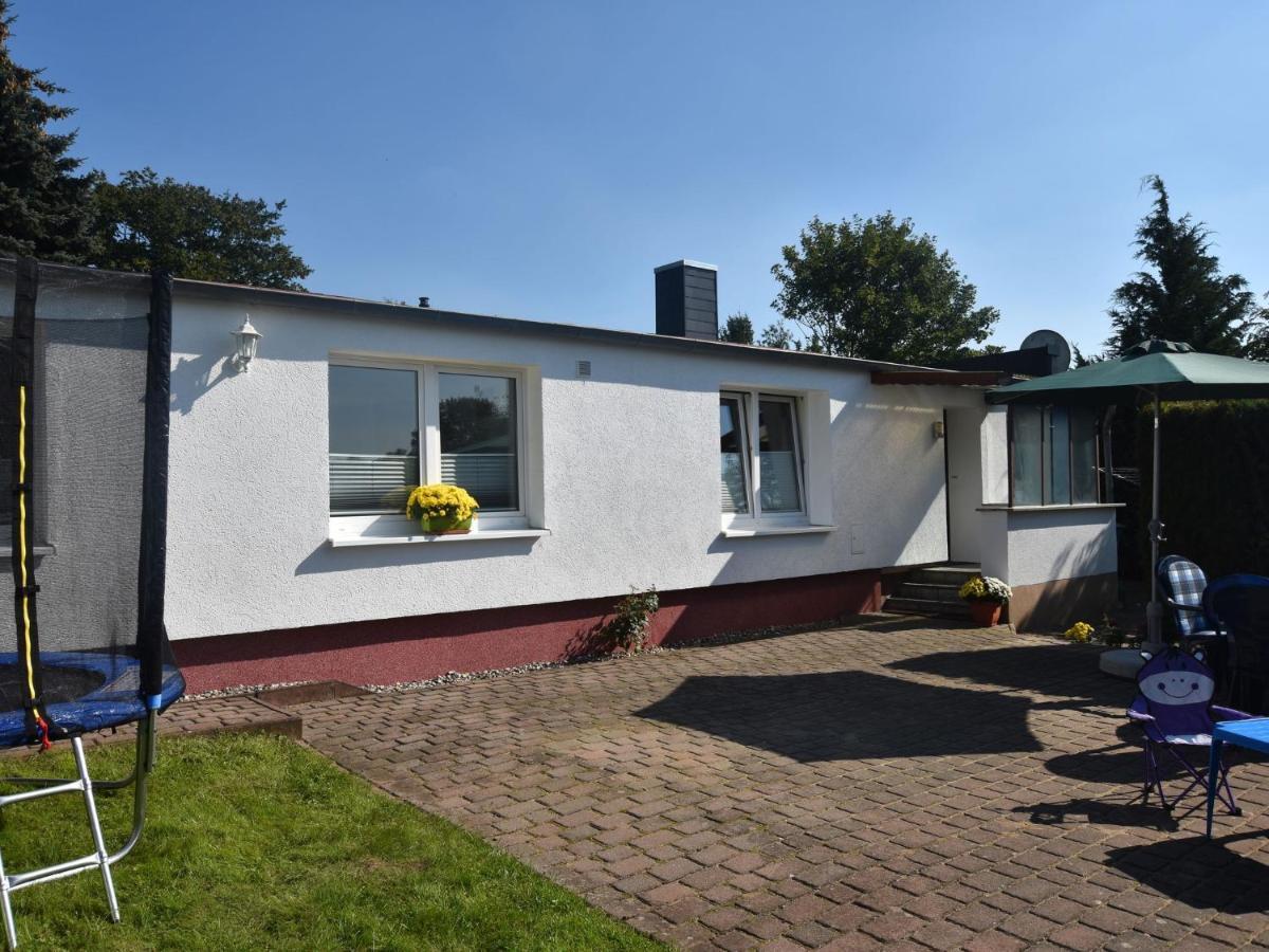 Вілла Modern Bungalow In Kroepelin With Garden Номер фото